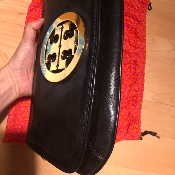 Tory Burch Logo Clutch in Black and Gold - Picture 8 of 8